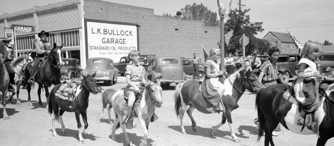The Fourth of July parade at Vale, Oregon
Creator(s): Lee, Russell, 1903-1986, photographer
Date Created/Published: 1941 July.